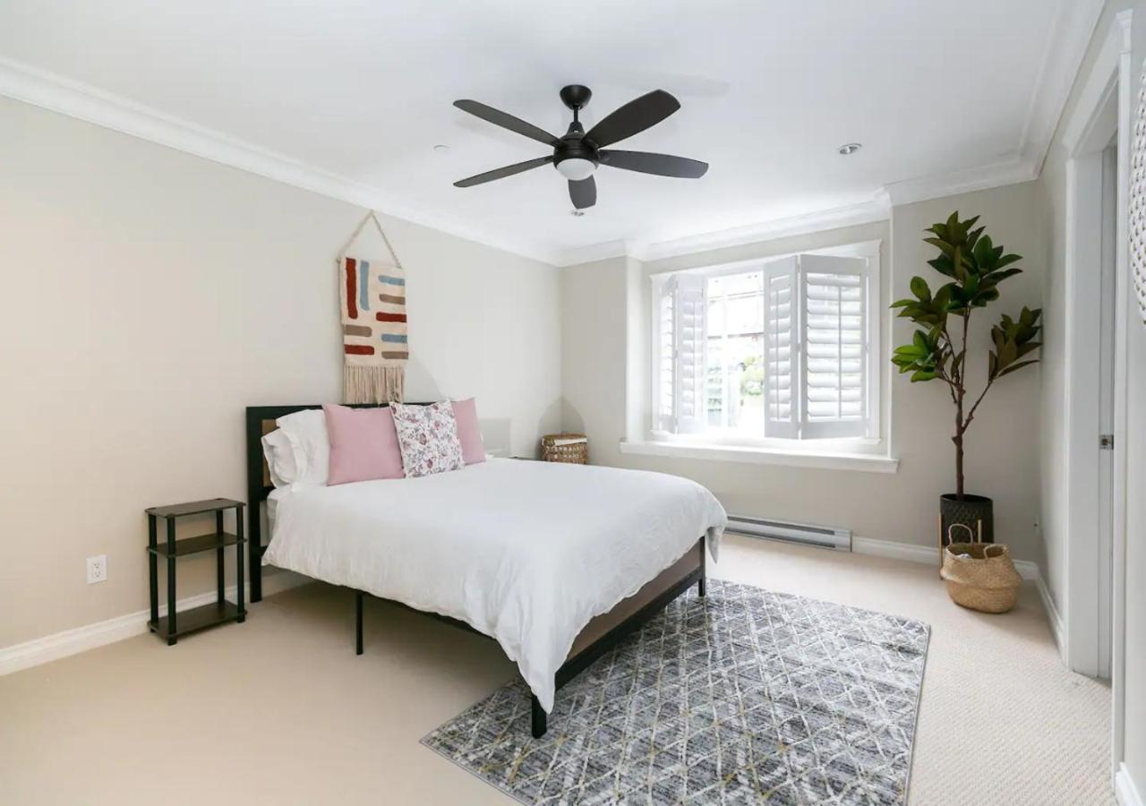 Bellamy Manor Large Home With 5Beds! In Langford Victoria Bagian luar foto